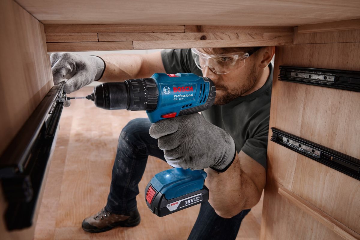 Шуруповерт Bosch GSB 183-LI 18V 2х2Ah (0.601.9K9.100)