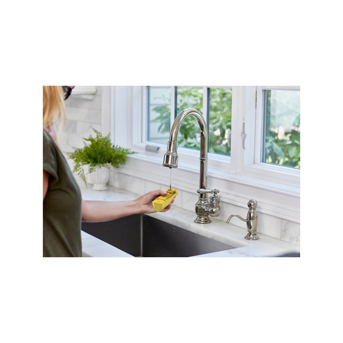 Відпарювач для одягу Tefal Pure Pop Yellow (DT2026E1)