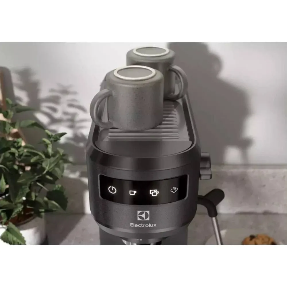 Кавоварка Electrolux E6EC1-6BST