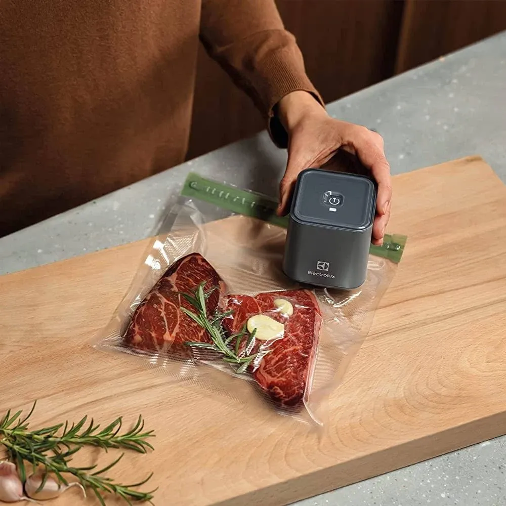 Вакууматор Electrolux EVSK1