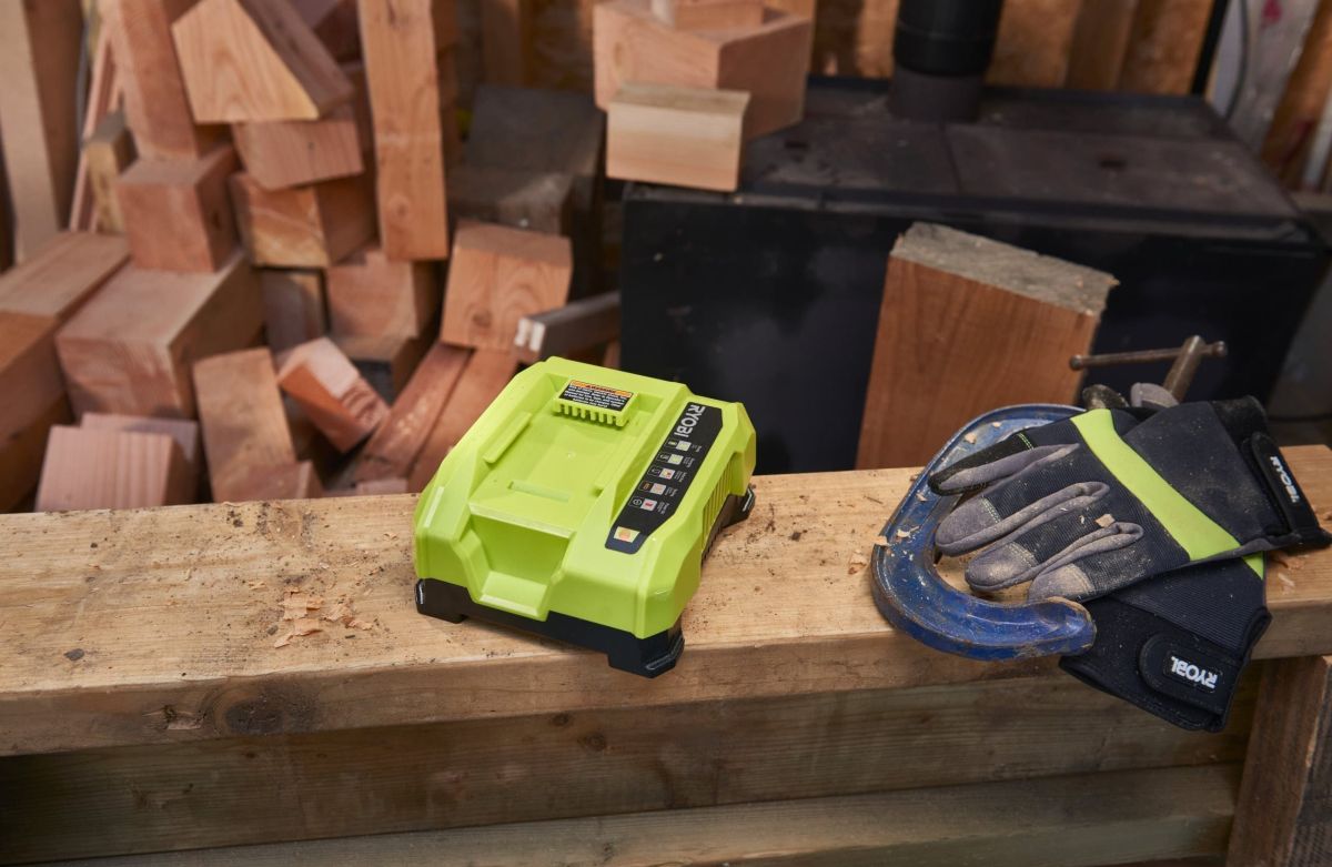 Зарядний пристрій Ryobi Max Power RY36C60A (5133004555)