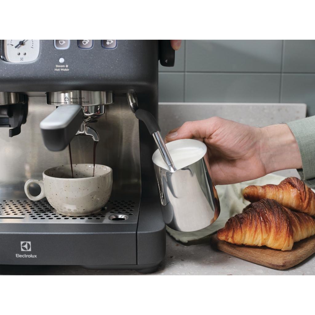 Кавоварка Electrolux E8EC1-8BP
